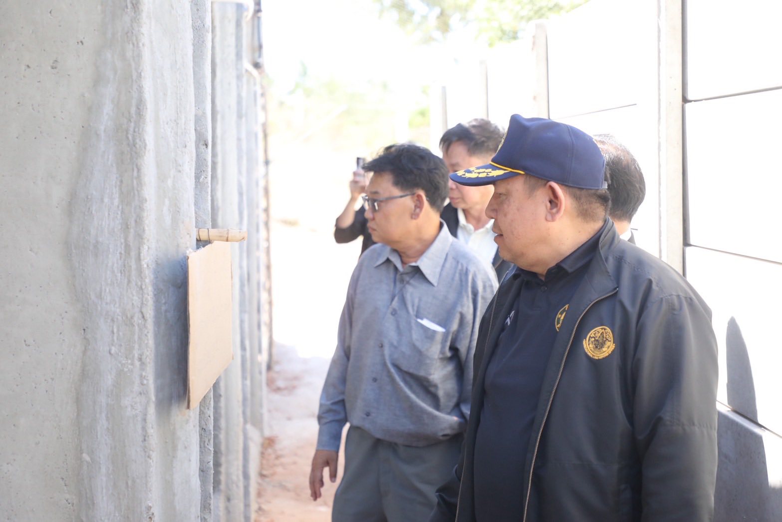 title - “ส.ป.ก. ไม่ทิ้งใครไว้ข้างหลัง” เลขาฯ สั่งลุย ศูนย์เคลื่อนที่ เร่งช่วยเกษตรกรในเขตปฏิรูปที่ดินในพื้นที่เสี่ยงภัย